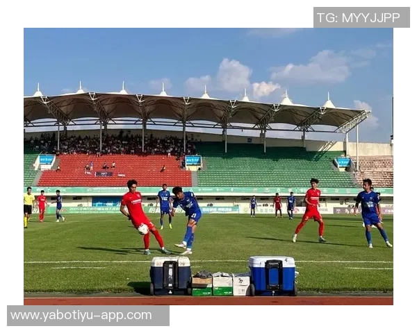 中乙联赛第30轮上海海港富盛经开队与温州俱乐部中胤队战成平局精彩对决 中乙联赛第30轮上海海港富盛经开队与温州俱乐部中胤队战成平局精彩对决