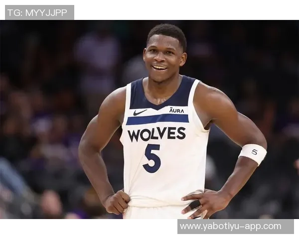 爱德华兹现场脱下比赛球衣赠送球迷令人惊叹的温暖瞬间