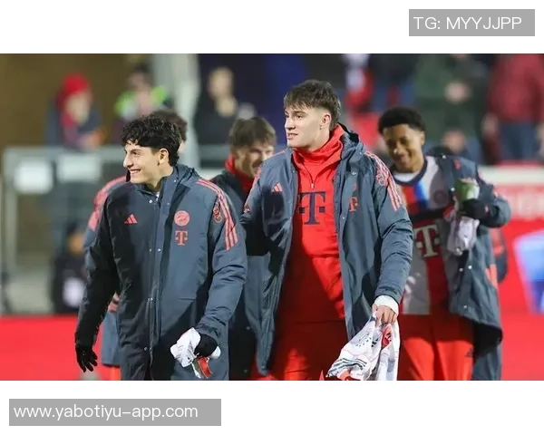 拜仁16岁中卫基亚拉父亲与曼城蓝军洽谈潜在转会事宜