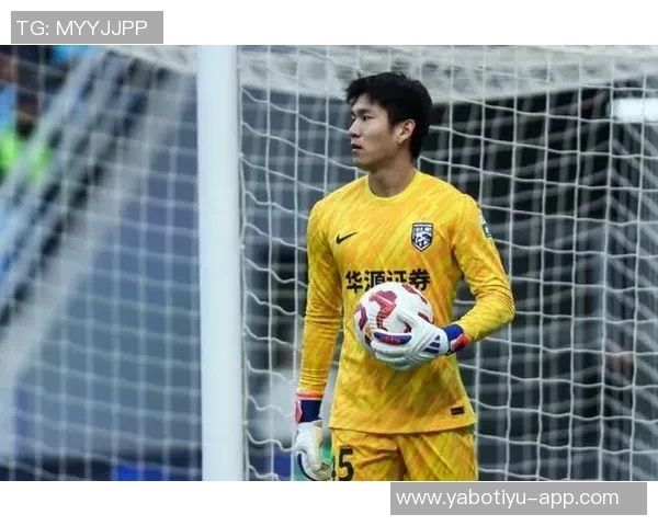 铲射自家大门乌龙失误三镇扳回一球十人新鹏城仍落后 铲射自家大门乌龙失误三镇扳回一球十人新鹏城仍落后